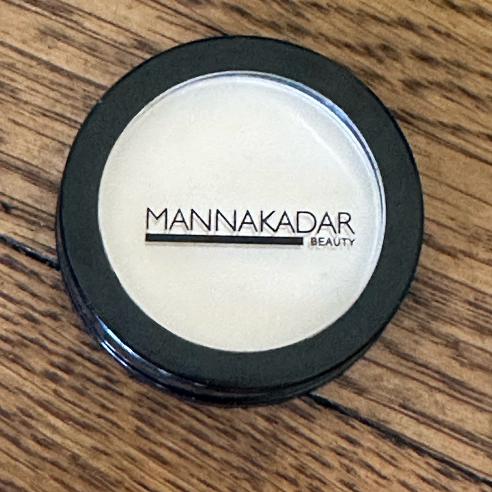 Manna Kadar Flawless Finish Dual Powder Compact